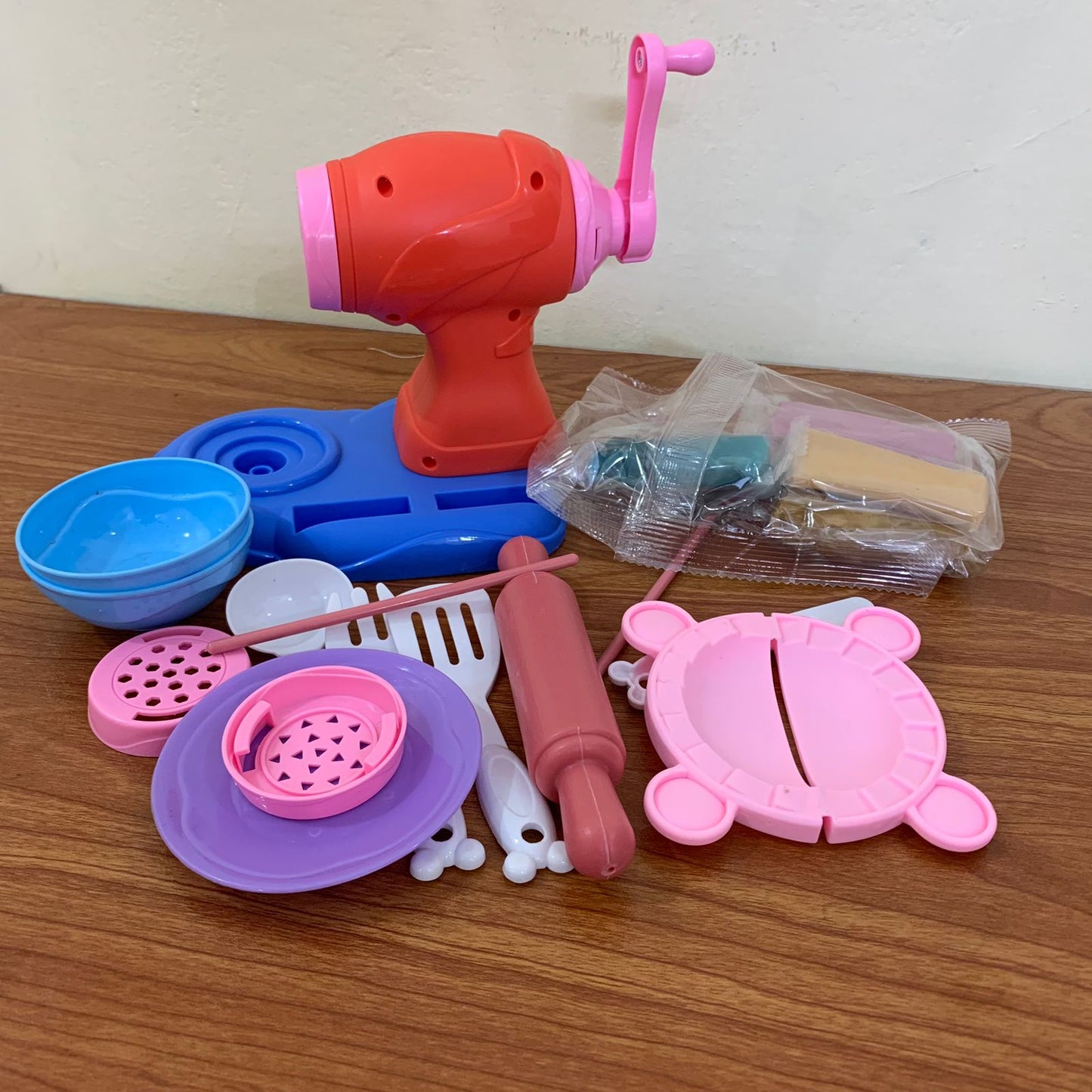 Noodles Clay Machine Set
